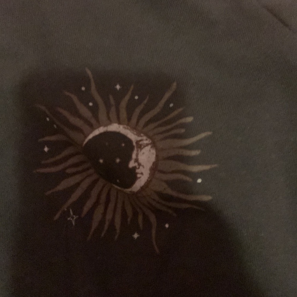 sun/moon sweat shirt worn once.!